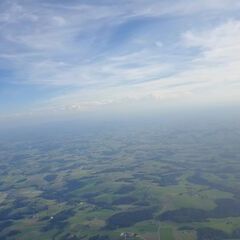 Flugwegposition um 15:56:03: Aufgenommen in der Nähe von Gemeinde St. Roman bei Schärding, Österreich in 1705 Meter
